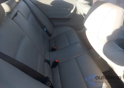 2006 BMW 330Xi z USA, uszkodzony, nr VIN WBAVD33546KV64991